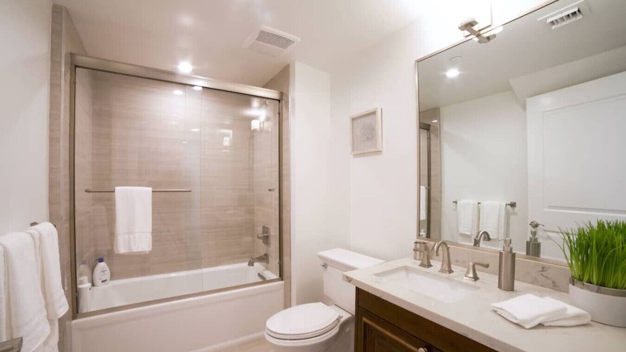 Photo of Bathroom in Pico - Robertson