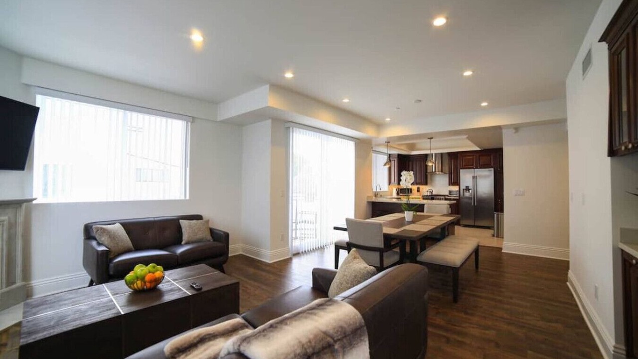 Photo of Livingroom in Pico - Robertson
