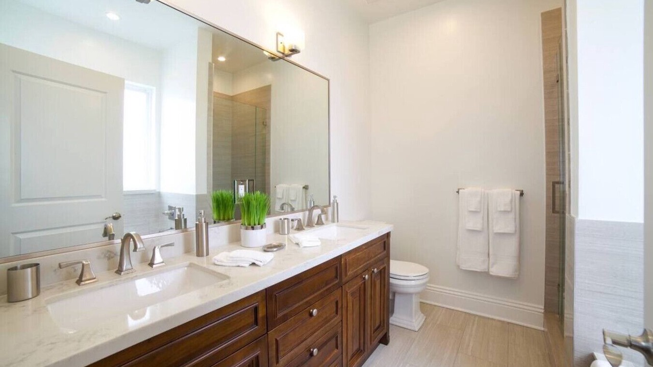 Photo of Bathroom in Pico - Robertson