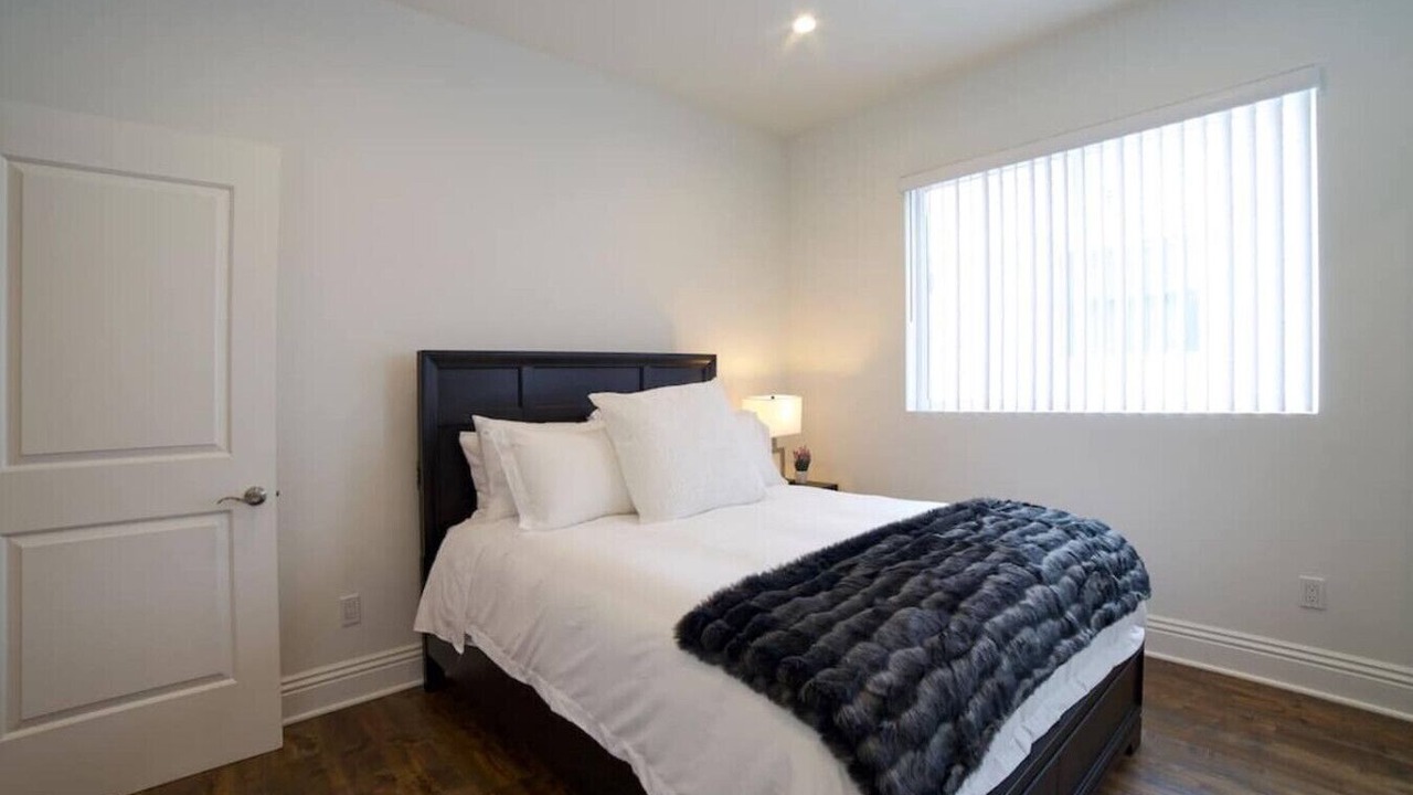 Photo of Bedroom in Pico - Robertson