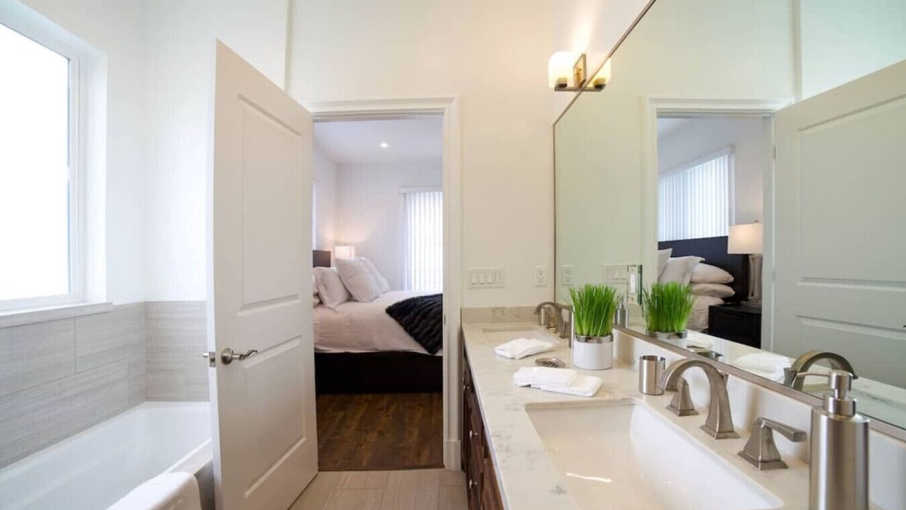 Photo of Bathroom in Pico - Robertson