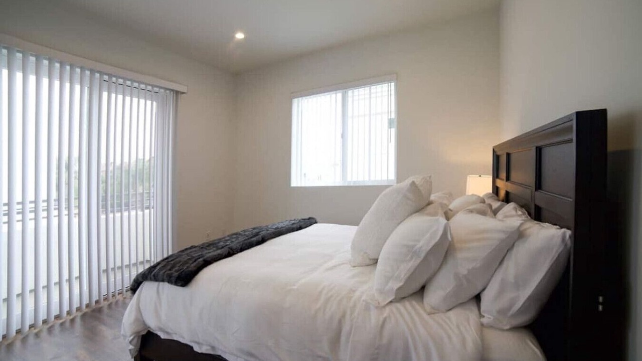 Photo of Bedroom in Pico - Robertson