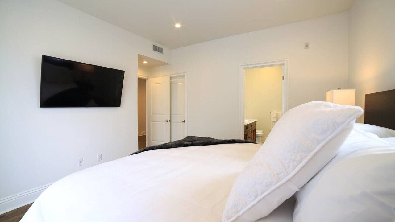 Photo of Bedroom in Pico - Robertson