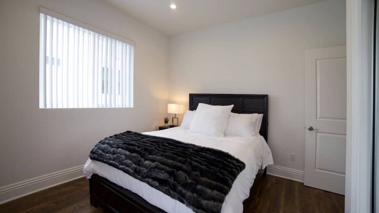 Photo of Bedroom in Pico - Robertson