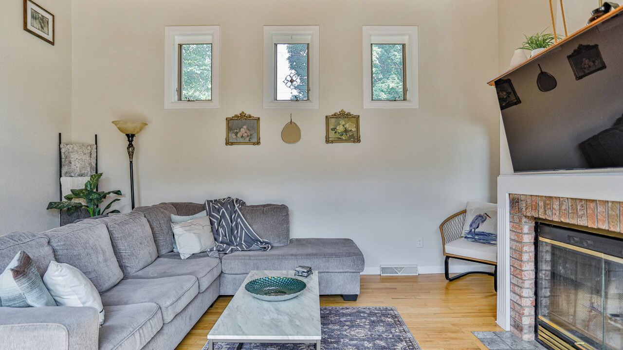 Photo of Livingroom in Schofield