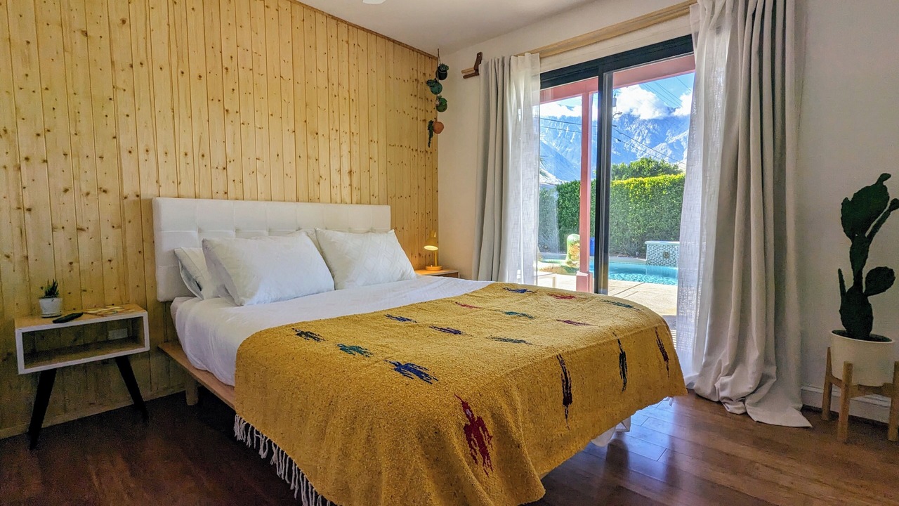 Photo of Bedroom in Racquet Club West