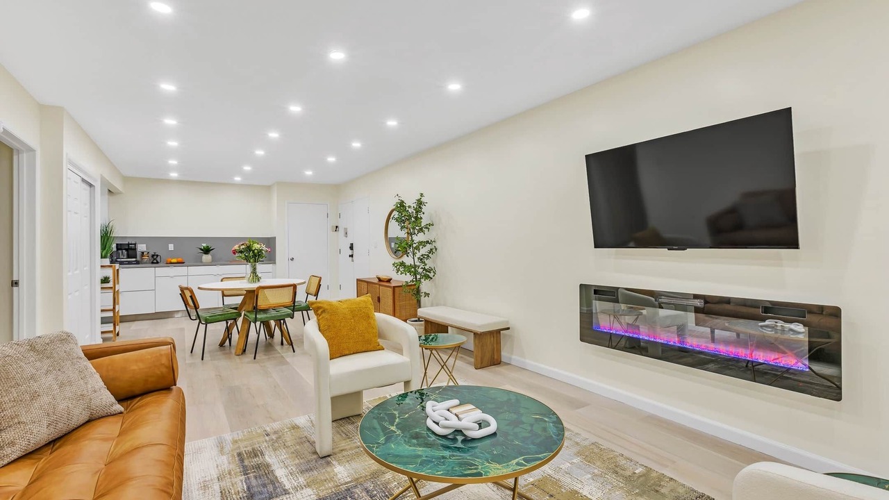 Photo of Bedroom in Fox Hills