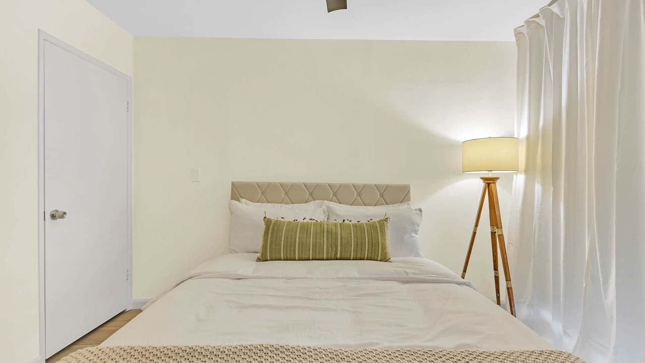 Photo of Bedroom in Fox Hills