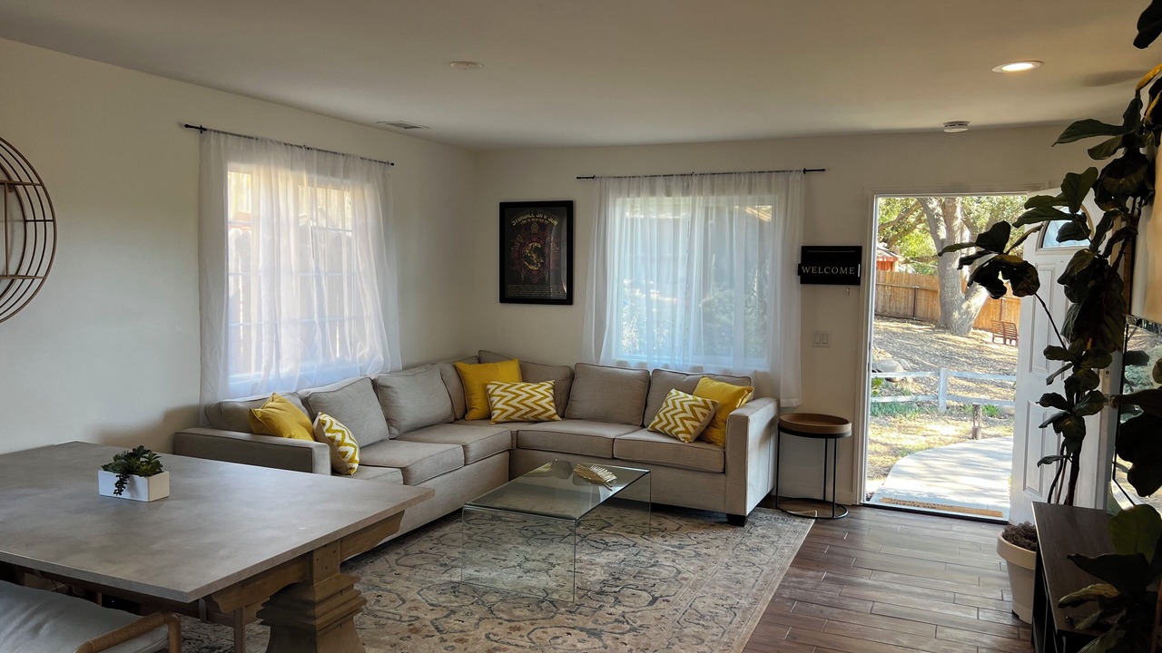 Photo of Livingroom in Meiners Oaks