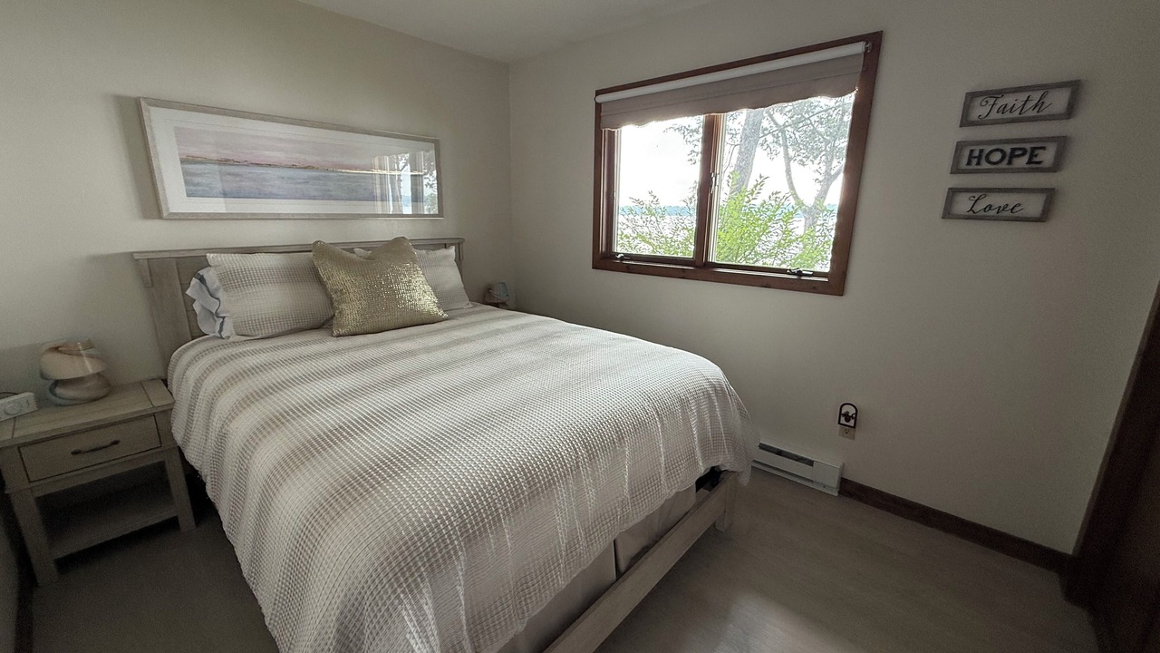 Photo of Bedroom in Clear Lake
