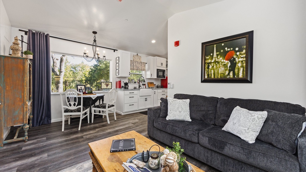 Photo of Livingroom in Tehachapi