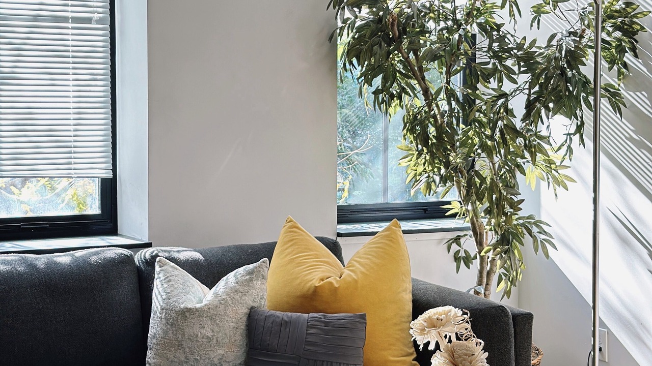 Photo of Livingroom in Downtown