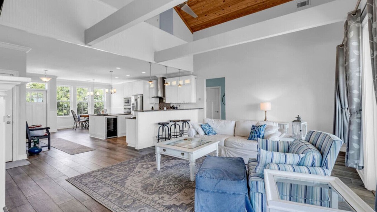Photo of Livingroom in Ocean Springs