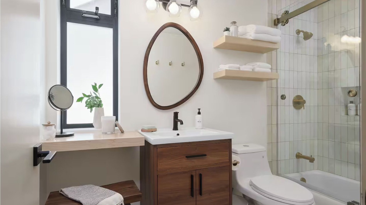 Photo of Bathroom in Oxnard Shores