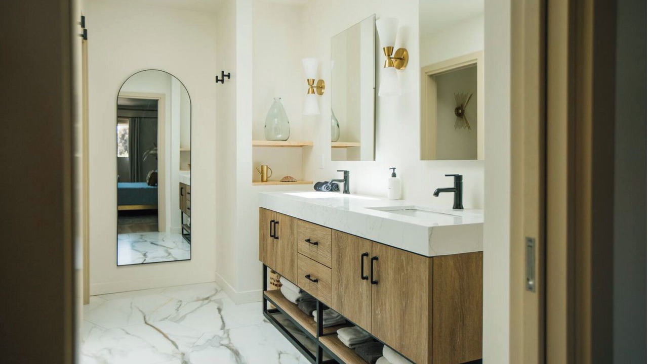 Photo of Bathroom in Oxnard Shores