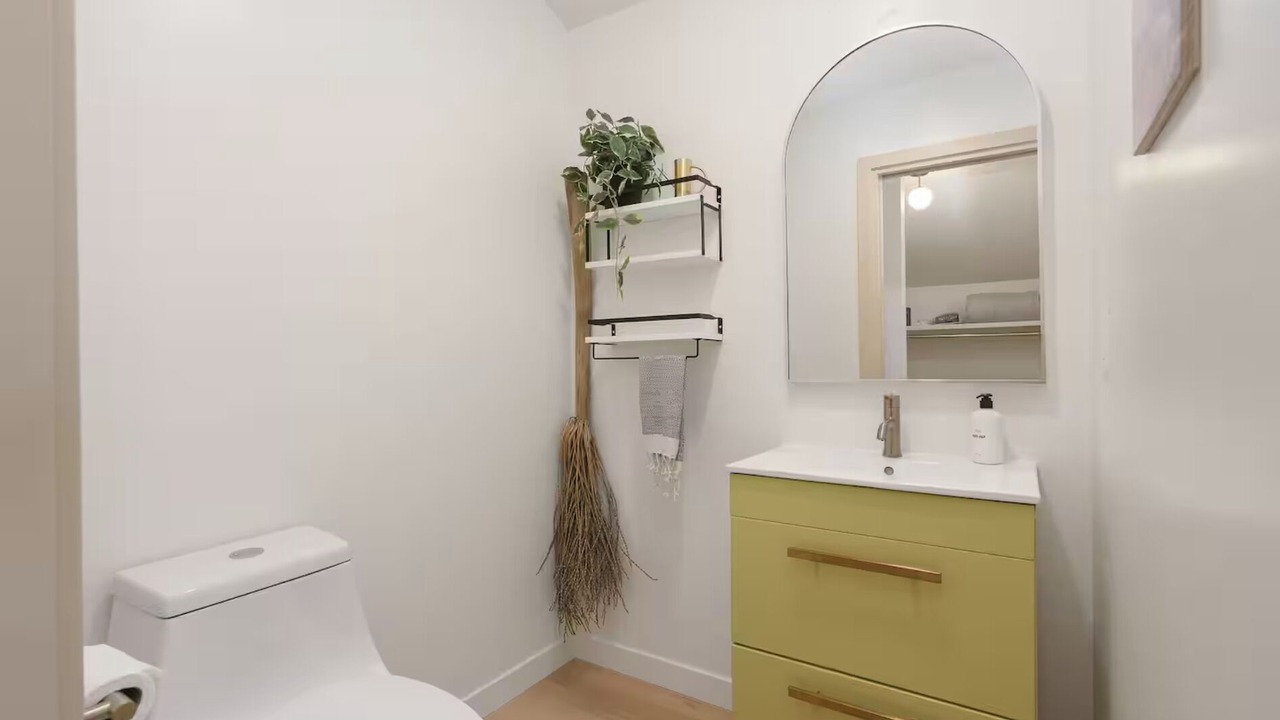 Photo of Bathroom in Oxnard Shores