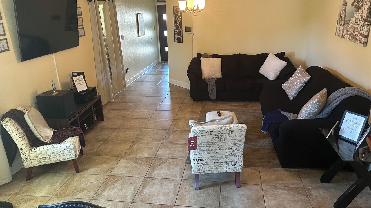 Photo of Livingroom in Gonzales