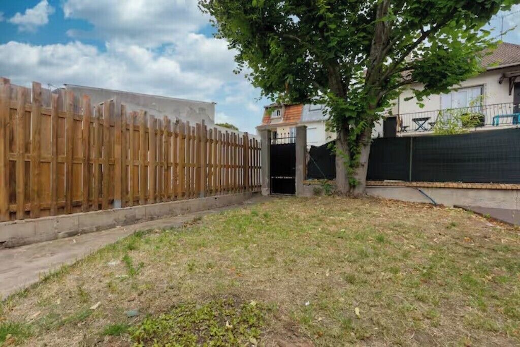 Photo of Outdoor in Sainte-Genevieve-des-Bois