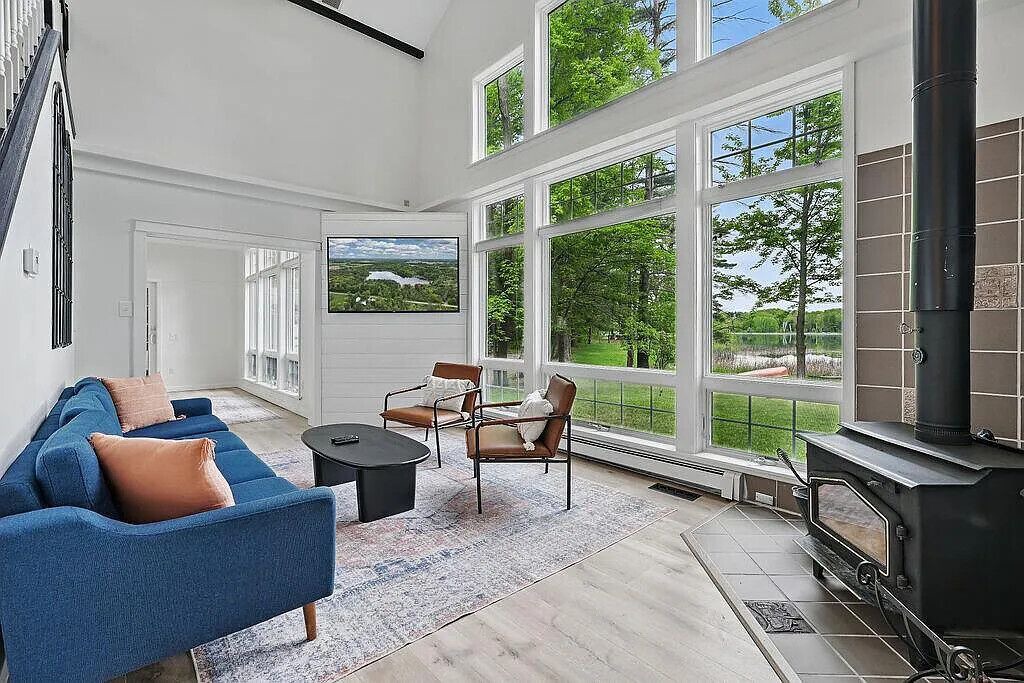 Photo of Livingroom in Amherst Junction