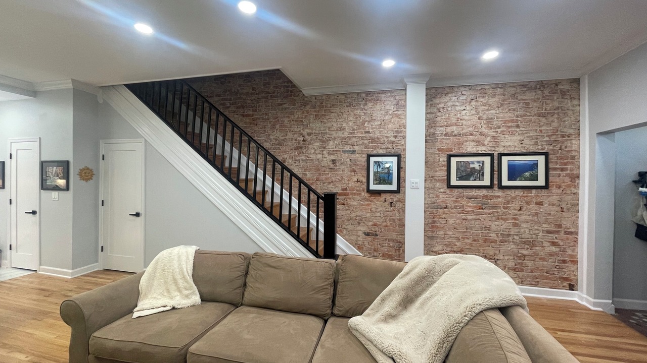 Photo of Livingroom in Truxton Circle
