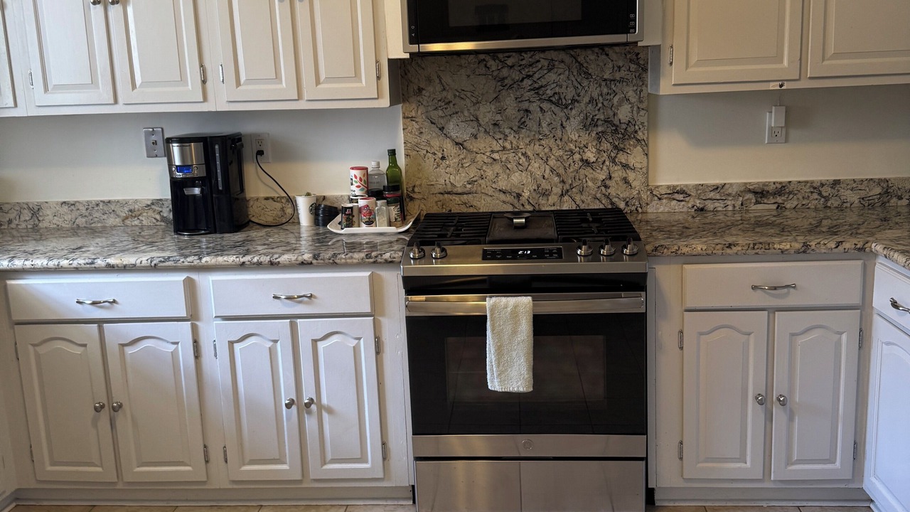 Photo of Kitchen in Kenner - Louis Armstrong International Airport