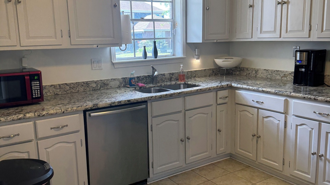 Photo of Kitchen in Kenner - Louis Armstrong International Airport