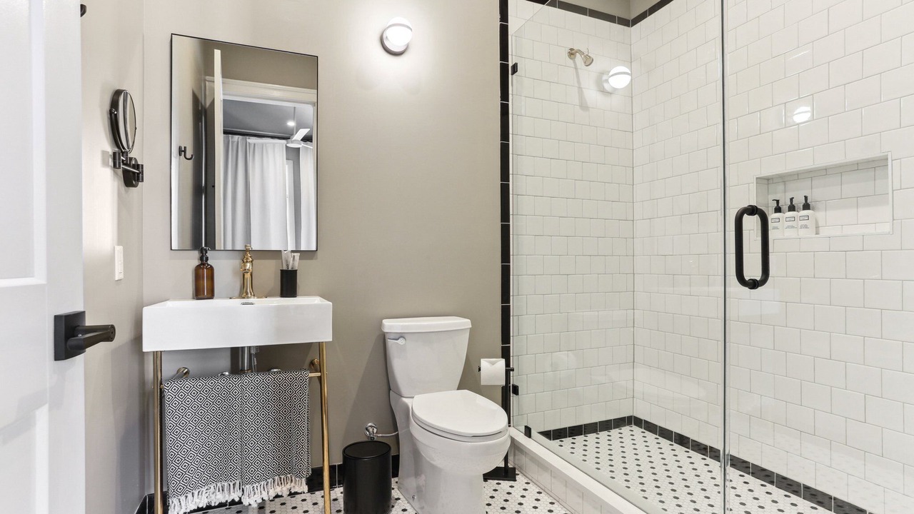 Photo of Bathroom in Arts/Warehouse District