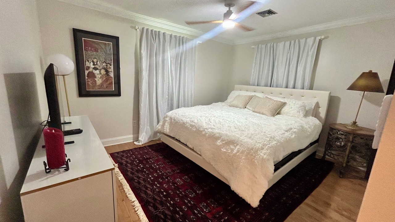 Photo of Bedroom in Henderson Point