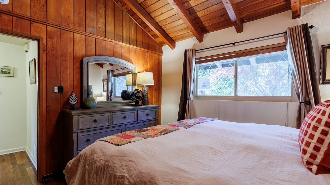 Photo of Bedroom in Idyllwild