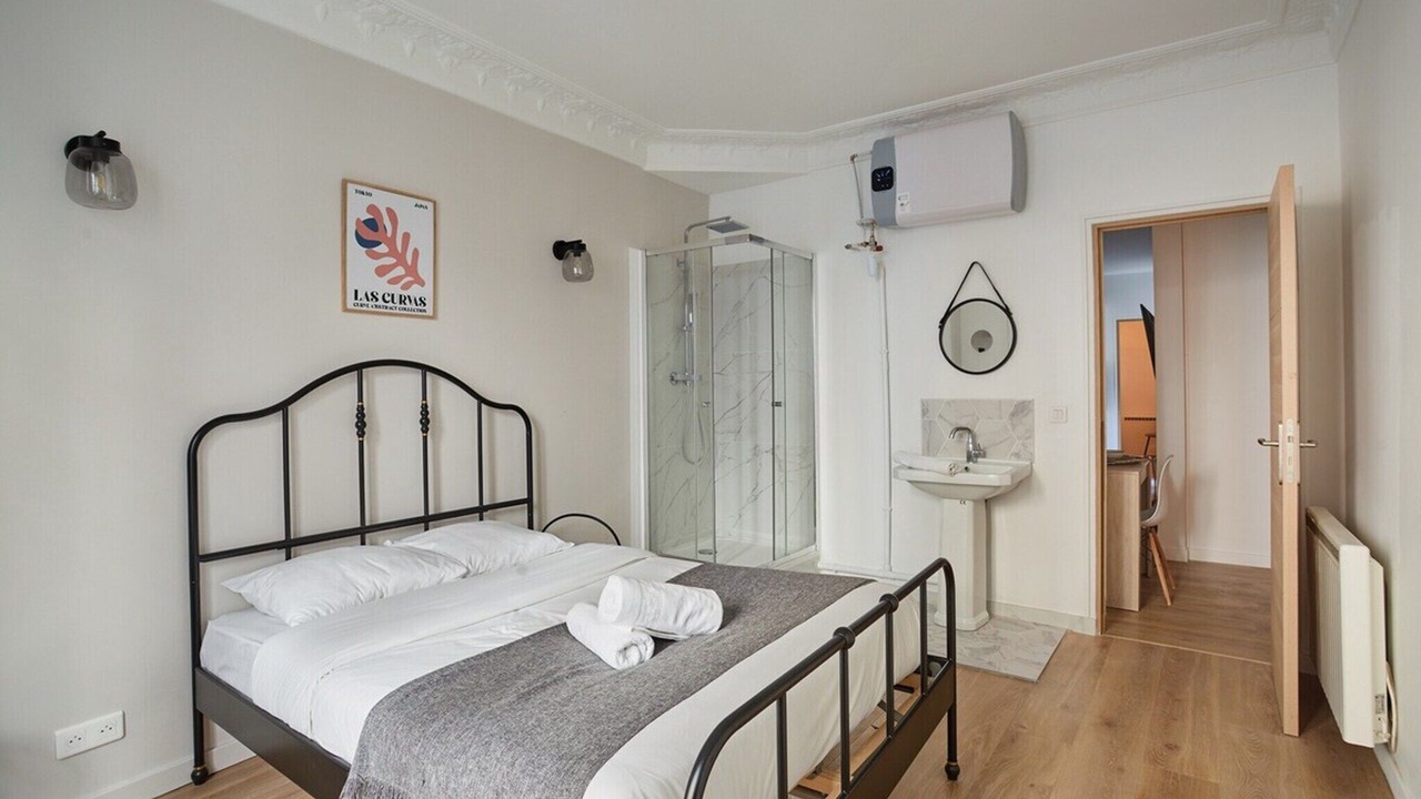 Photo of Bedroom in Saint-Lambert