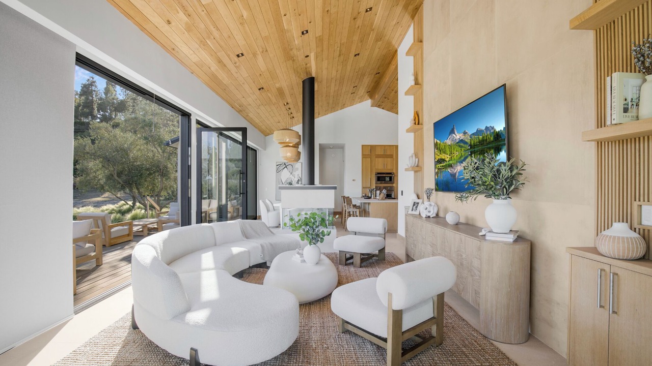 Photo of Livingroom in Malibu