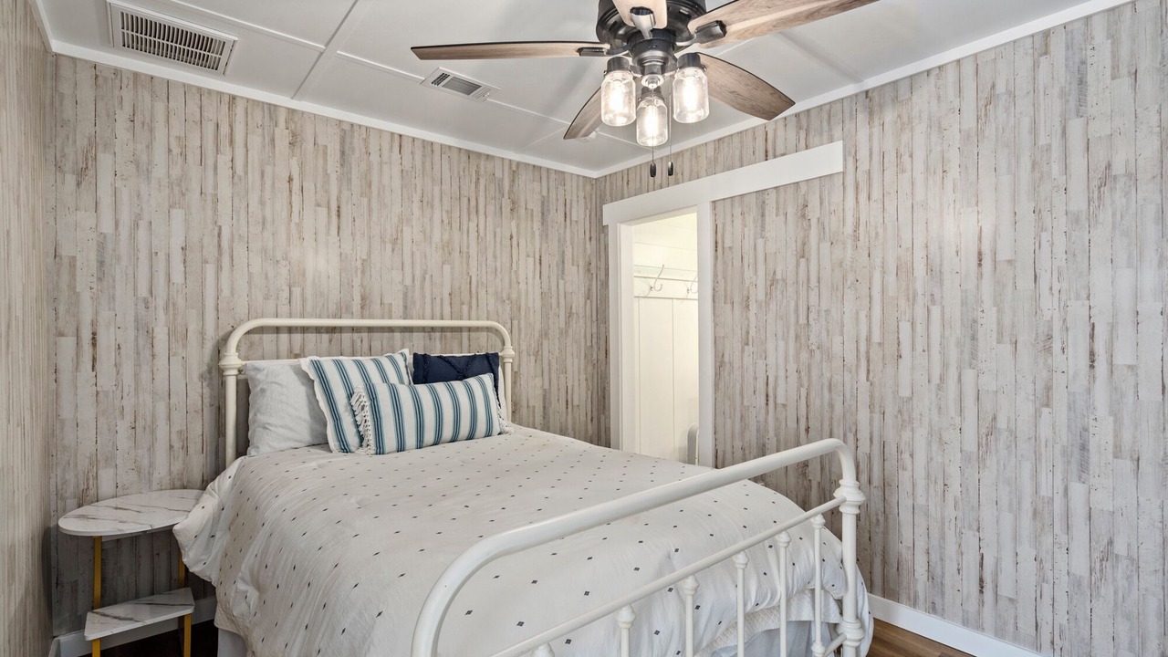 Photo of Bedroom in Shoreline Park