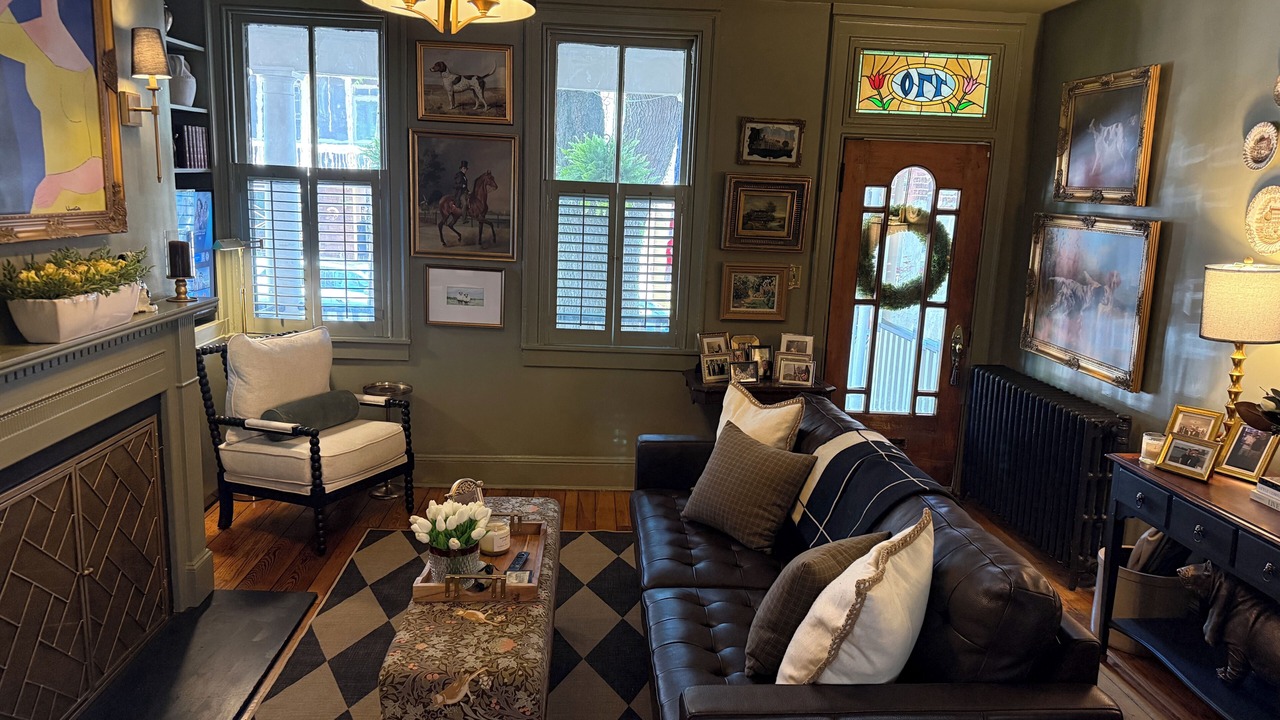 Photo of Livingroom in Historic District