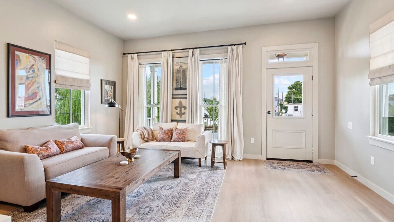 Photo of Livingroom in Seventh Ward