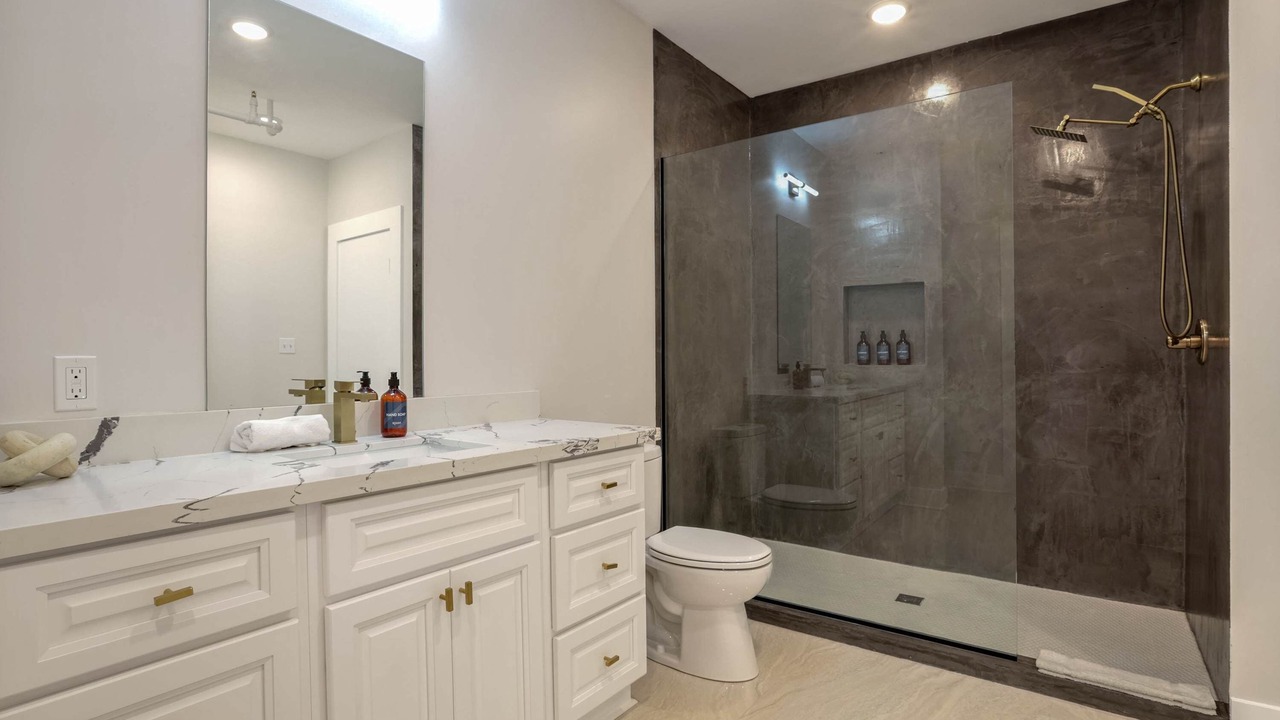 Photo of Bathroom in Arts/Warehouse District