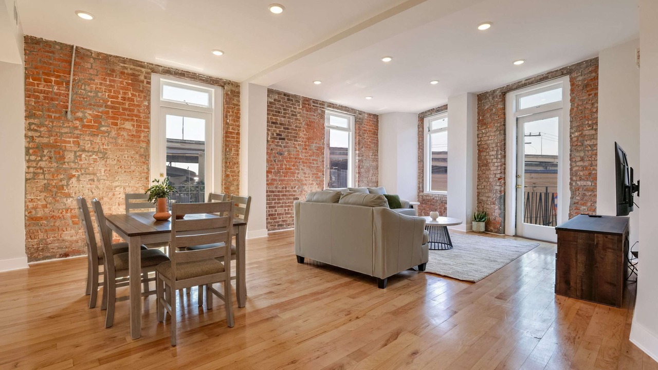 Photo of Livingroom in Arts/Warehouse District