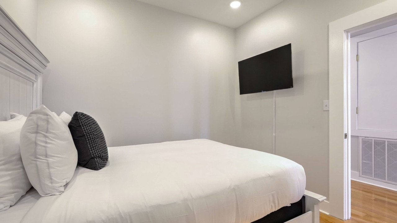 Photo of Bedroom in Arts/Warehouse District