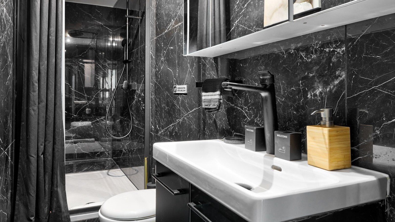 Photo of Bathroom in Quartier du Mail