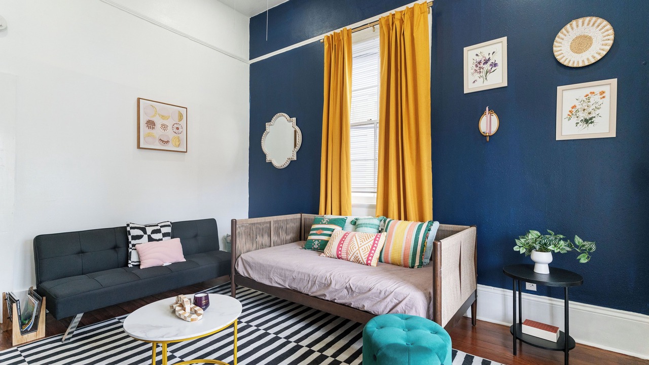 Photo of Livingroom in Mid-City