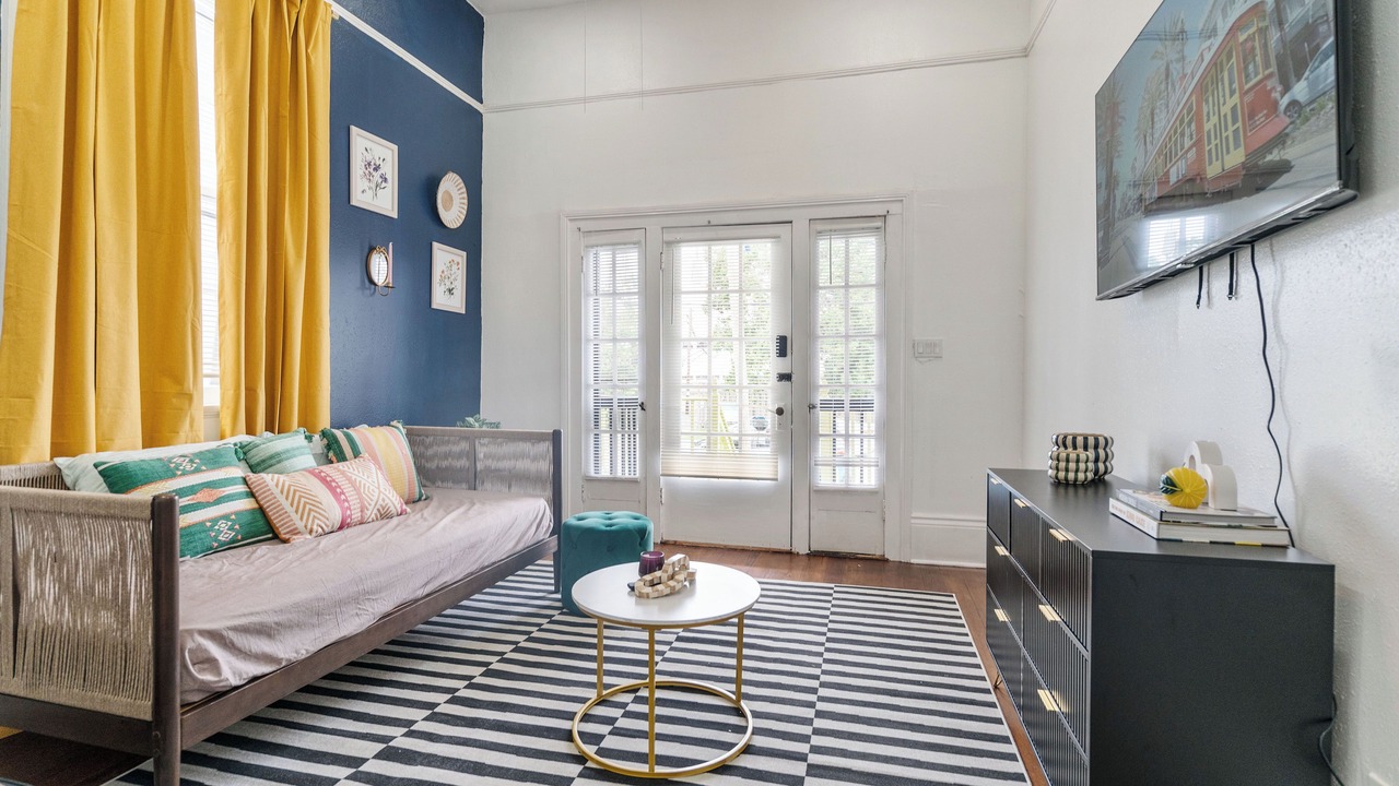 Photo of Livingroom in Mid-City
