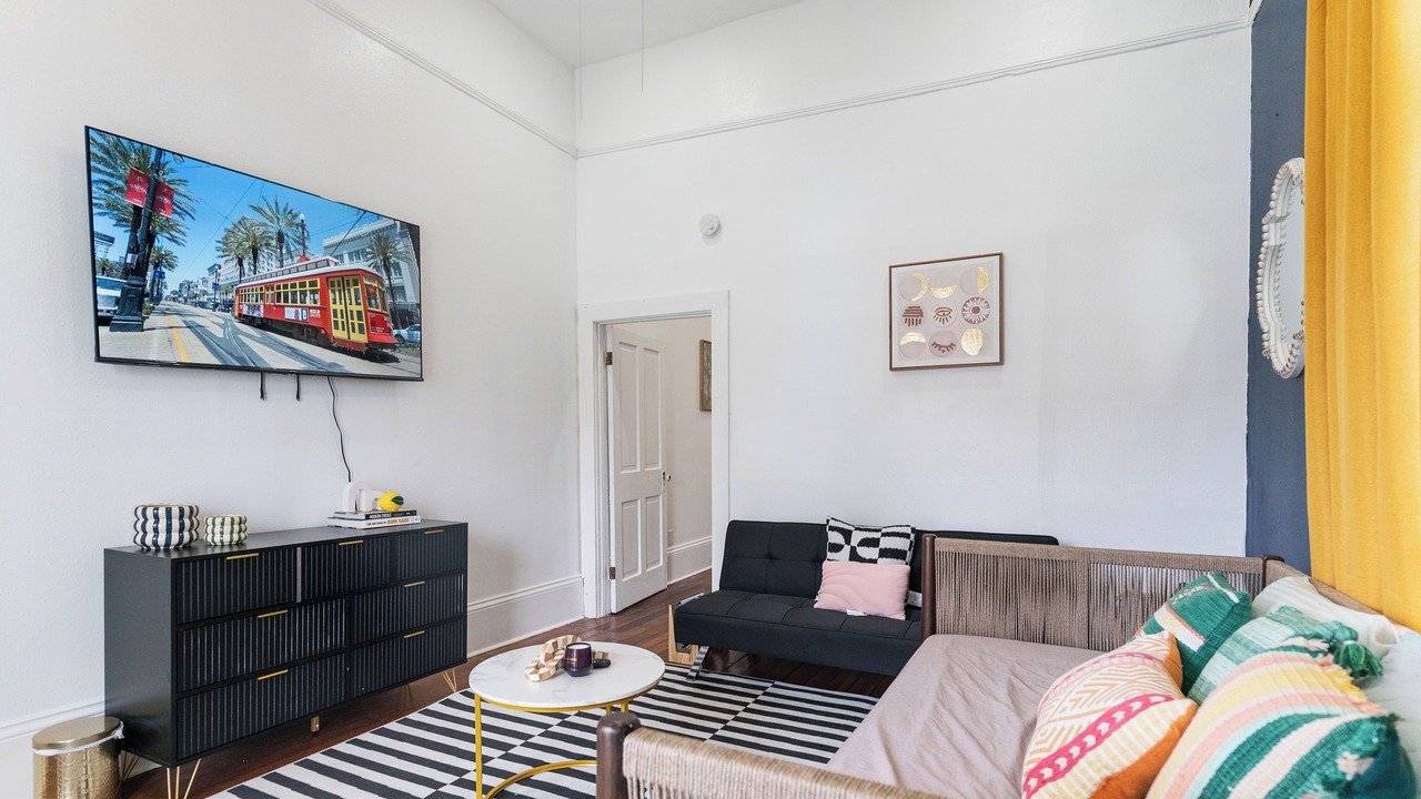 Photo of Livingroom in Mid-City