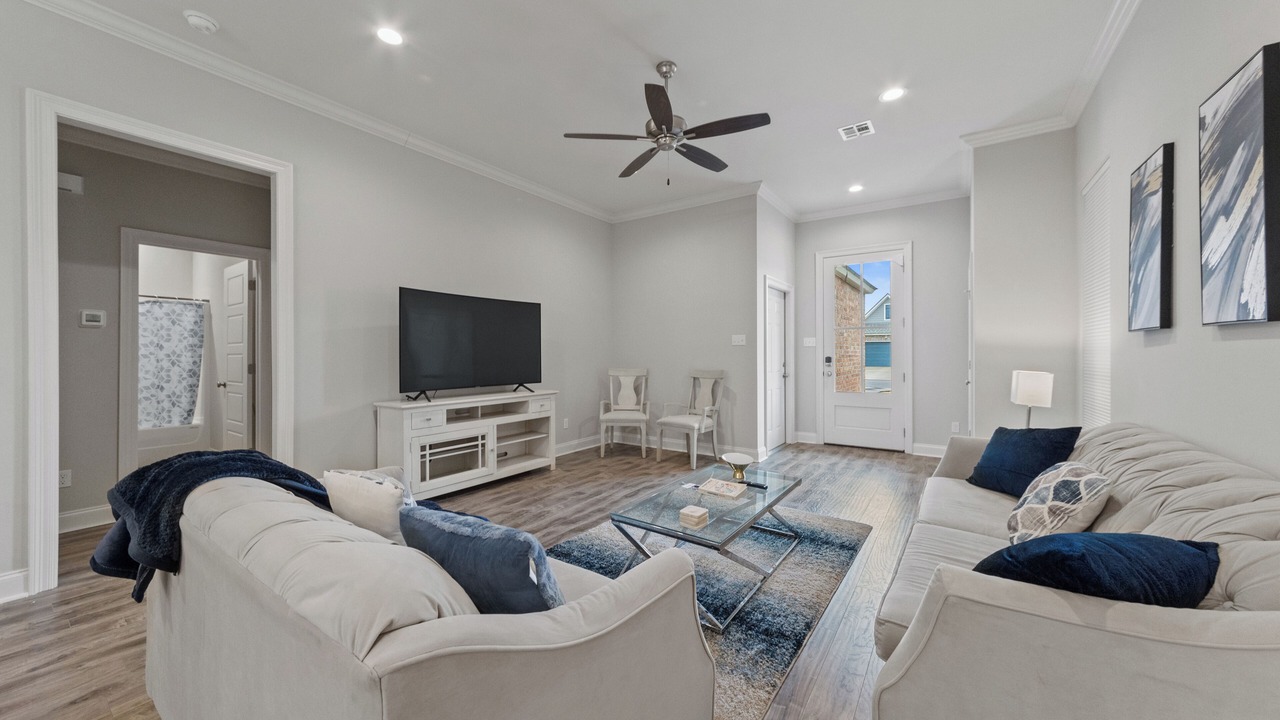 Photo of Livingroom in Milton