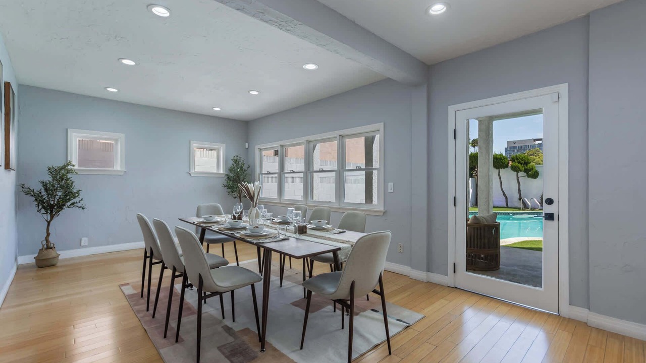 Photo of Livingroom in La Brea