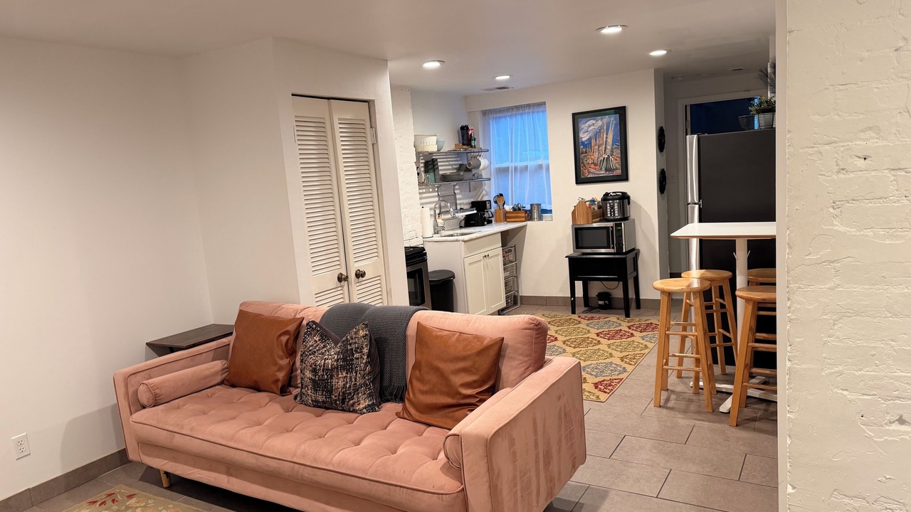 Photo of Livingroom in Truxton Circle