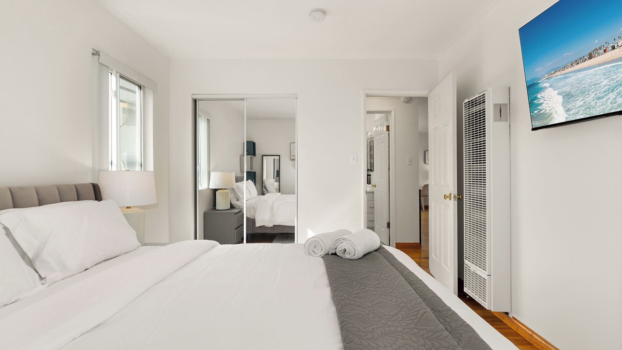 Photo of Bedroom in Sawtelle