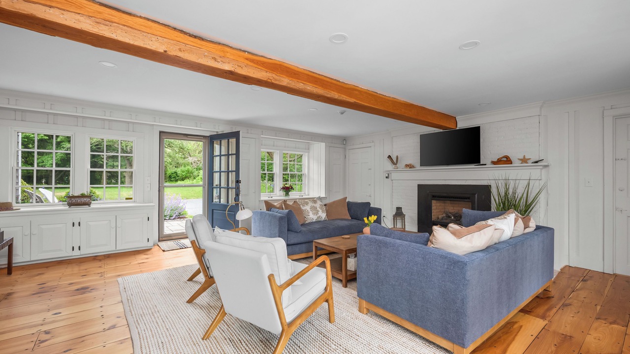 Photo of Livingroom in Barnstable