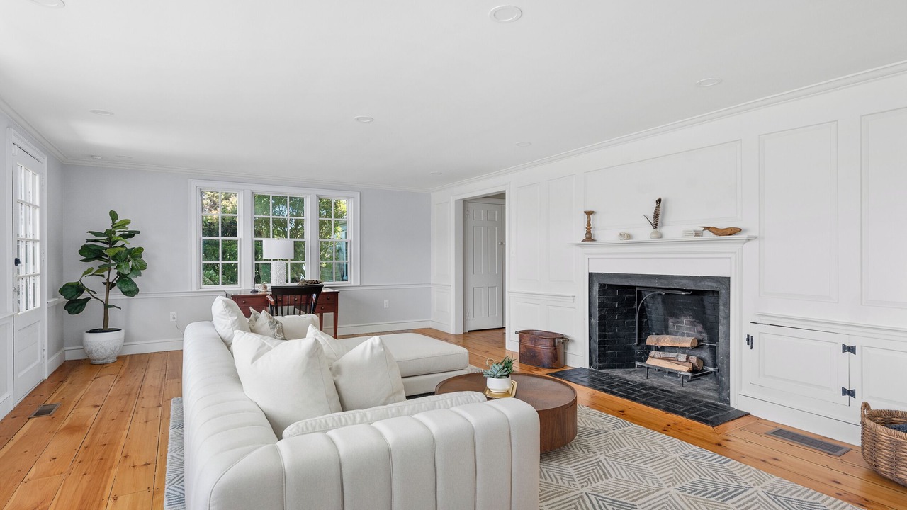 Photo of Livingroom in Barnstable