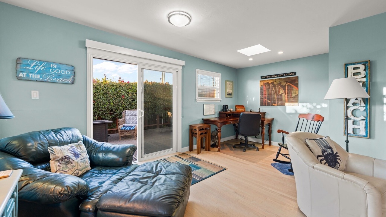 Photo of Livingroom in Pierpont Bay