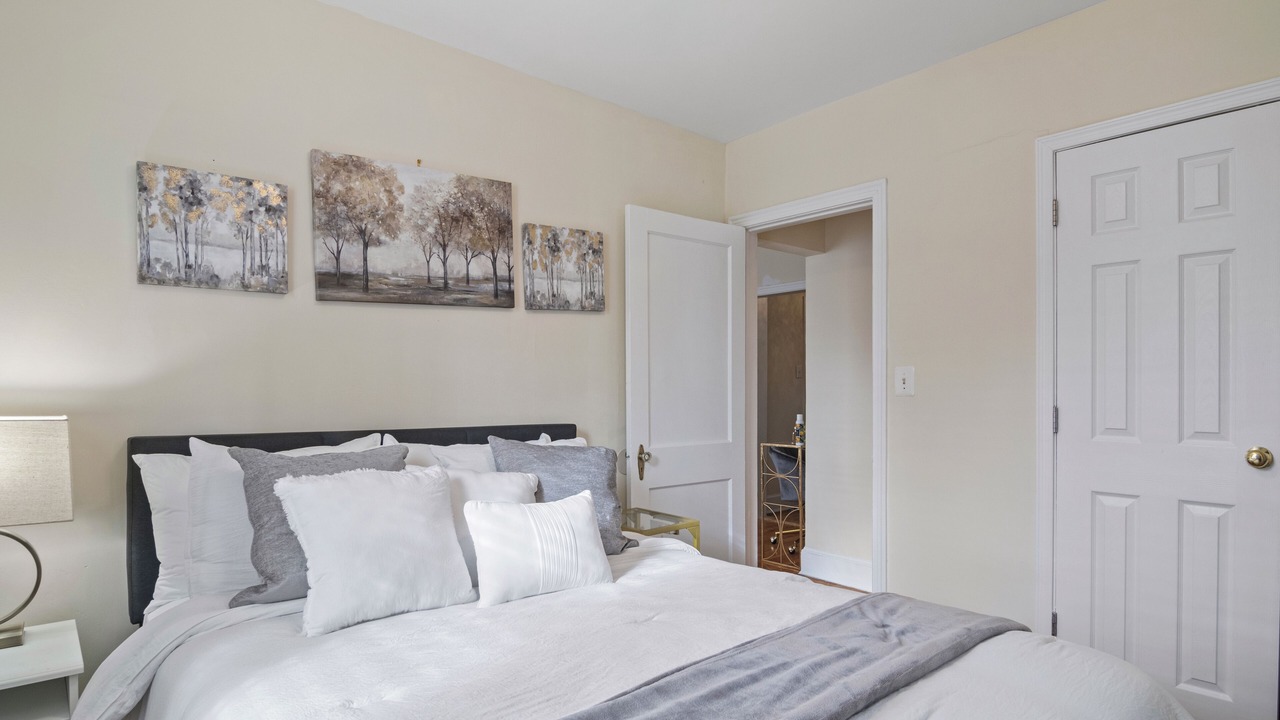 Photo of Bedroom in Fairlawn