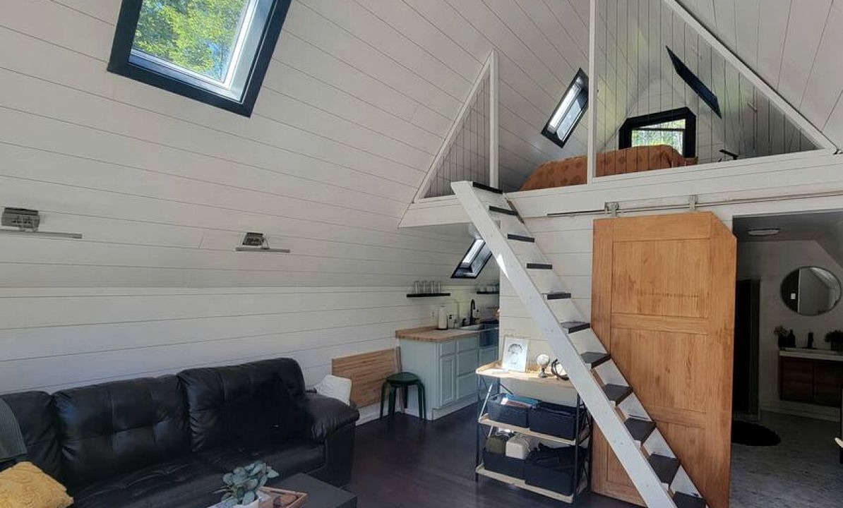 Photo of Livingroom in Brook Park